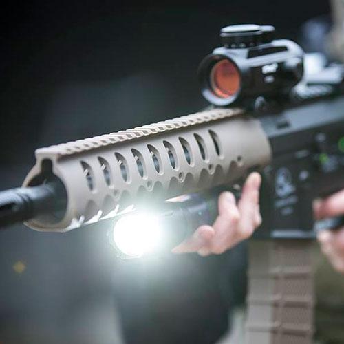 OwlBite® Lommelygte: Kraftig 1000 Lumen LED - Bedst i militær-test
